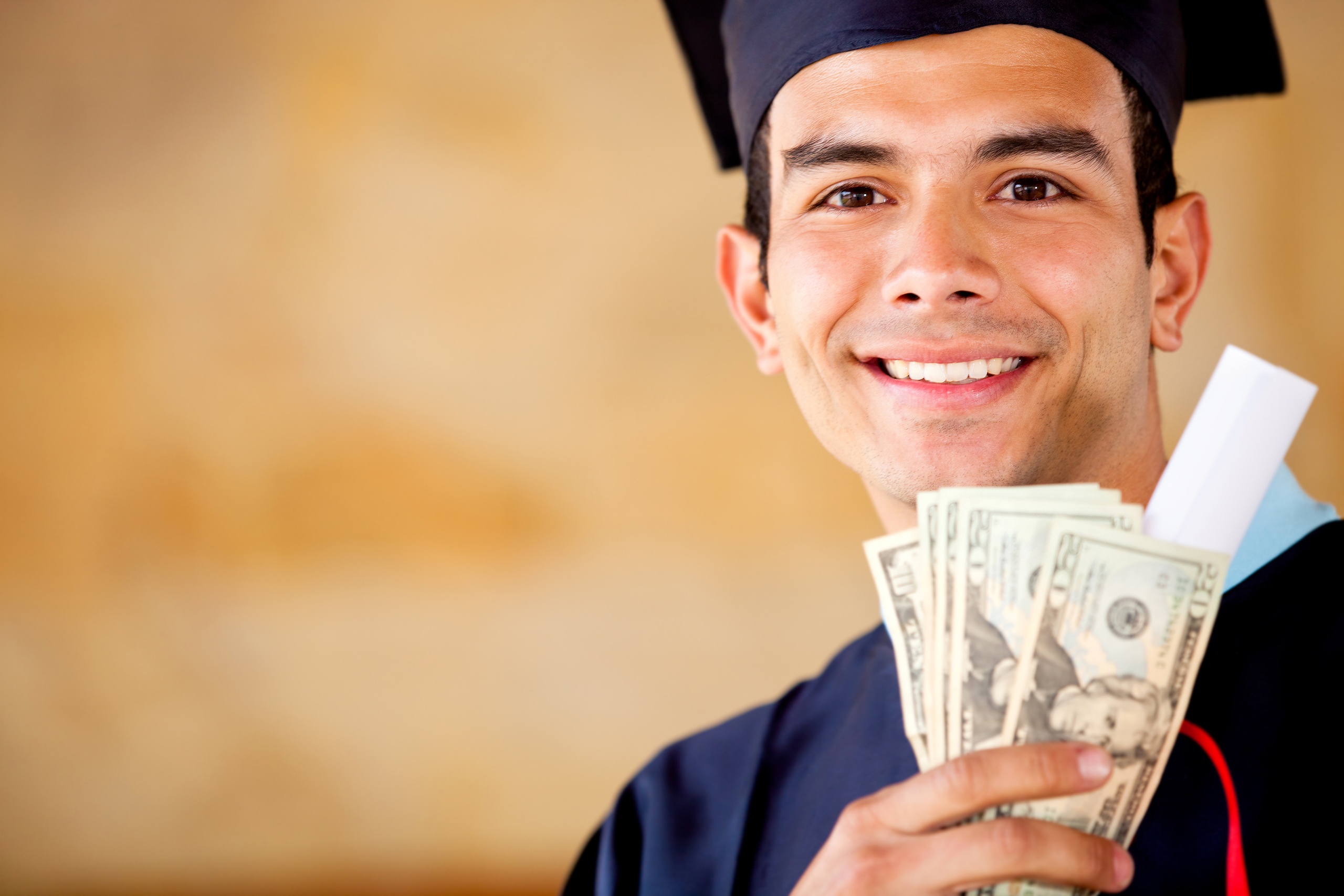 Student's loans. Студенты стипендия. Студент с деньгами. Студент платит деньги. Молодежь и деньги.