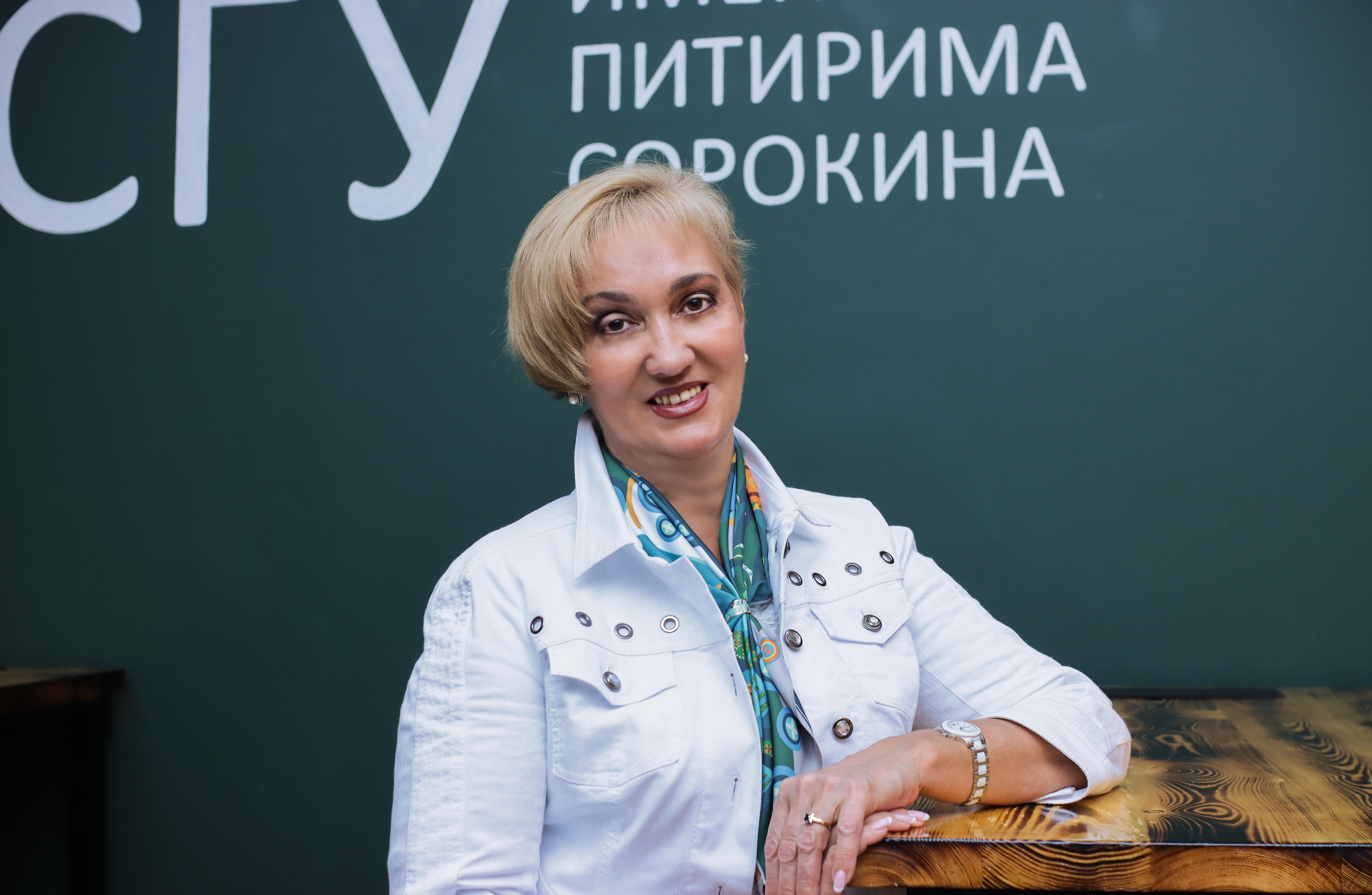 Поздравление ректора Ольги Сотниковой с Днём учителя