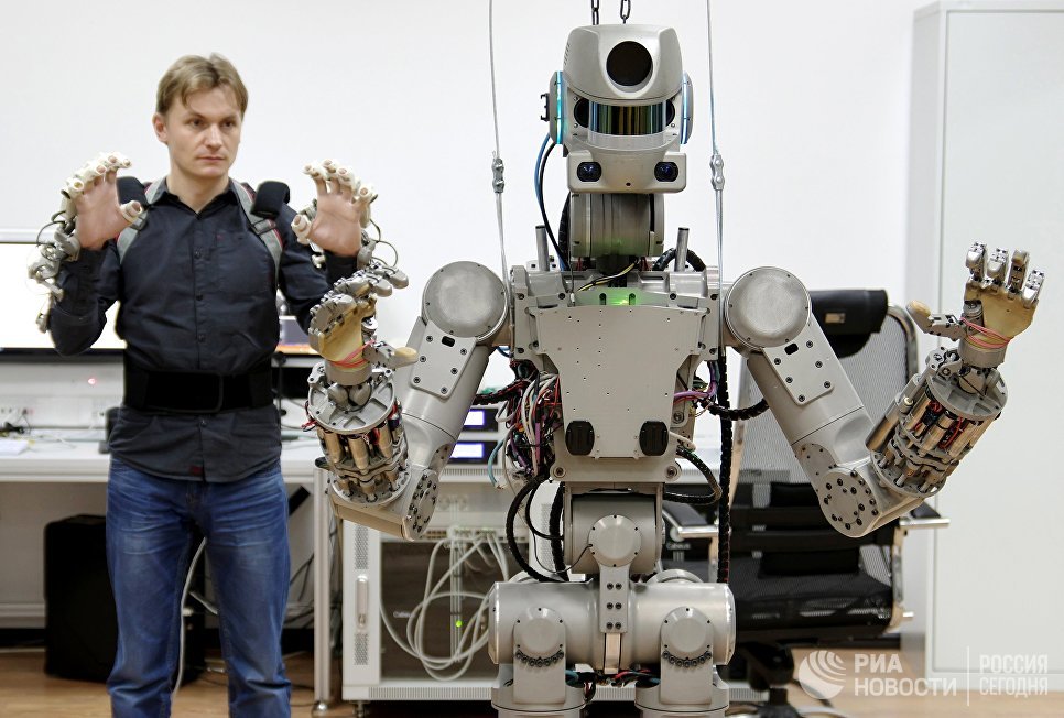 Конкурс по разработке автономного управления антропоморфным роботом