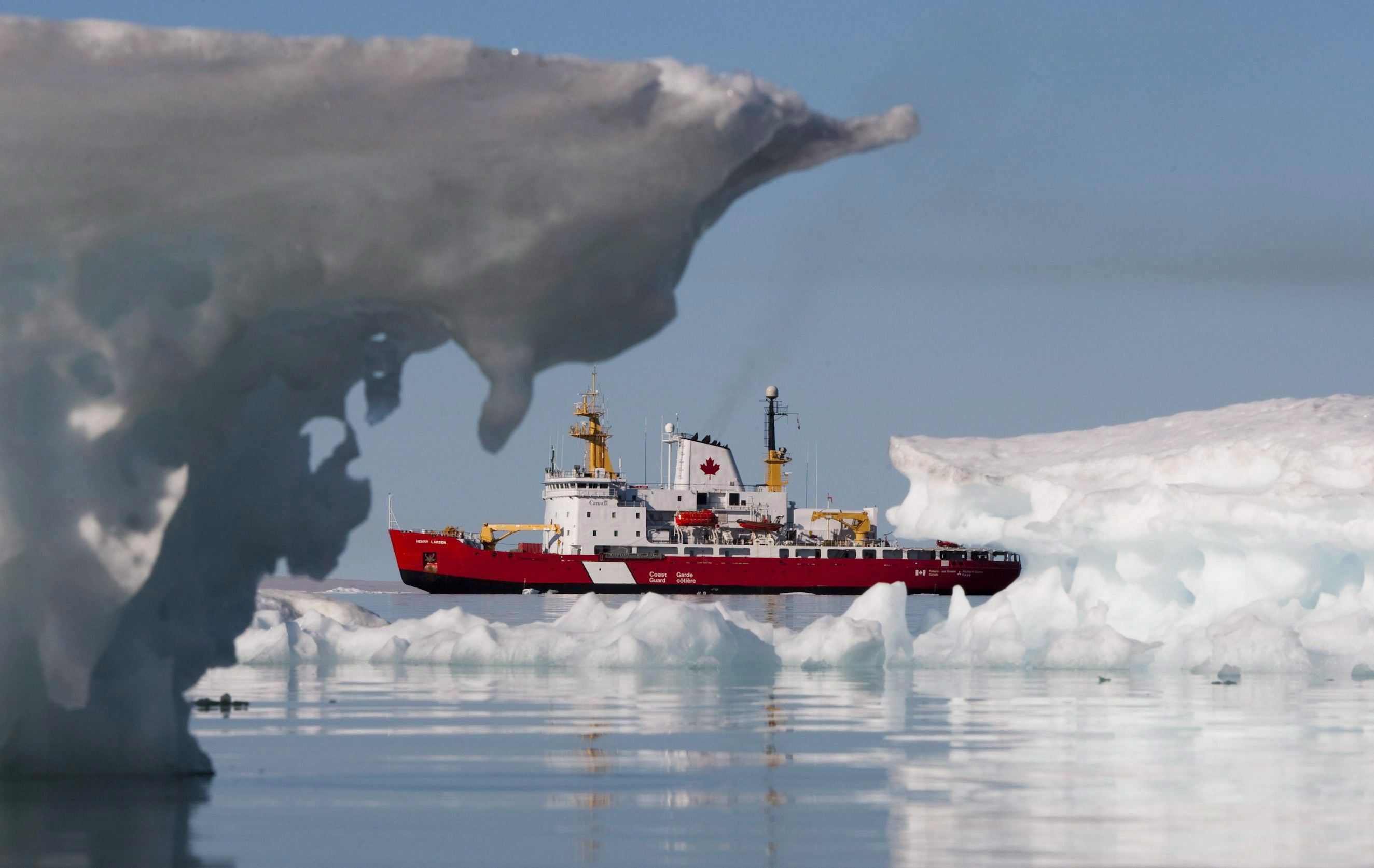 Корабль северный океан. Арктика ледокол Канада. Атомный ледокольный флот Канады. Северный Ледовитый океан ледокол. Арктика корабль ледокол.