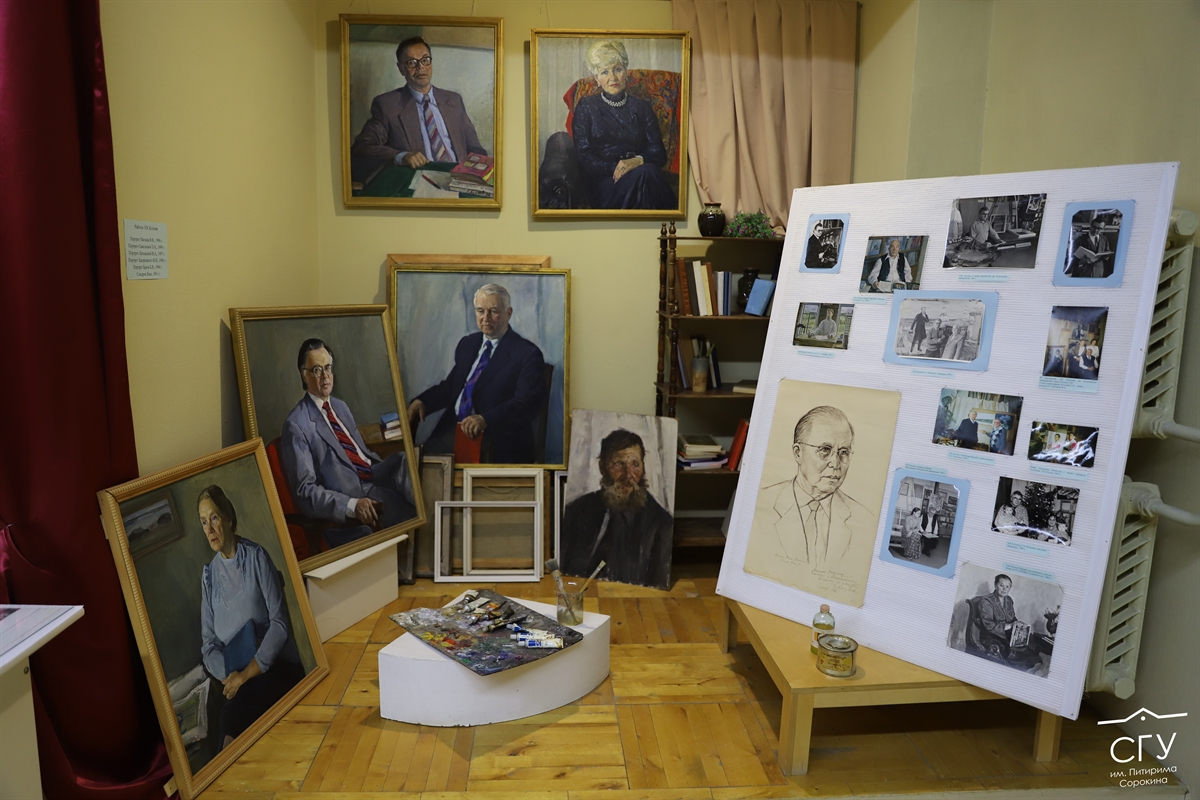 В музее СГУ открылась выставка, посвященная портретисту Энгельсу Козлову